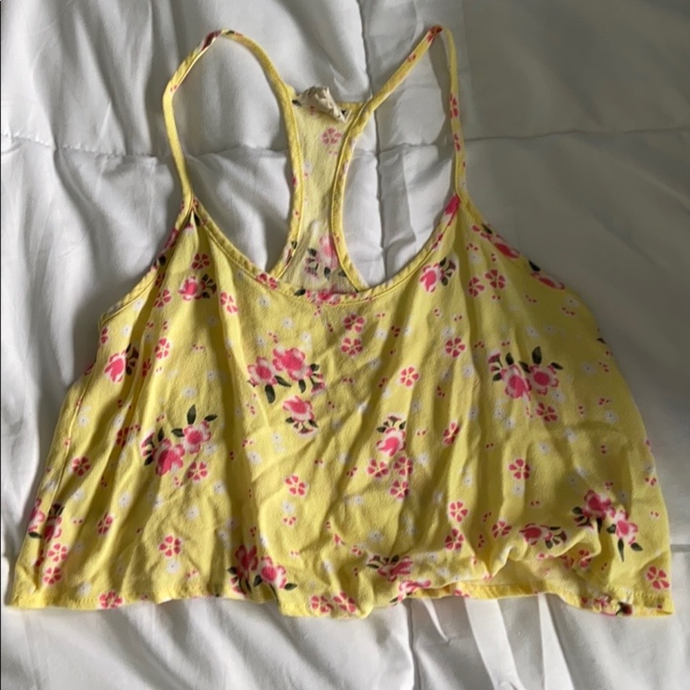 Cute summer yellow flow top!!